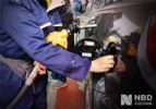 国内油价下调 加满一箱油将少花6元左右